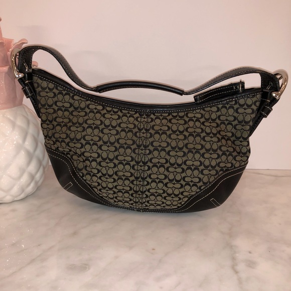 Coach Handbags - Coach Hobo in Signature canvas & Smooth Leather 😎